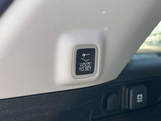 Used 2023 Jeep Grand Cherokee Laredo w/ Luxury Tech Group I image 21