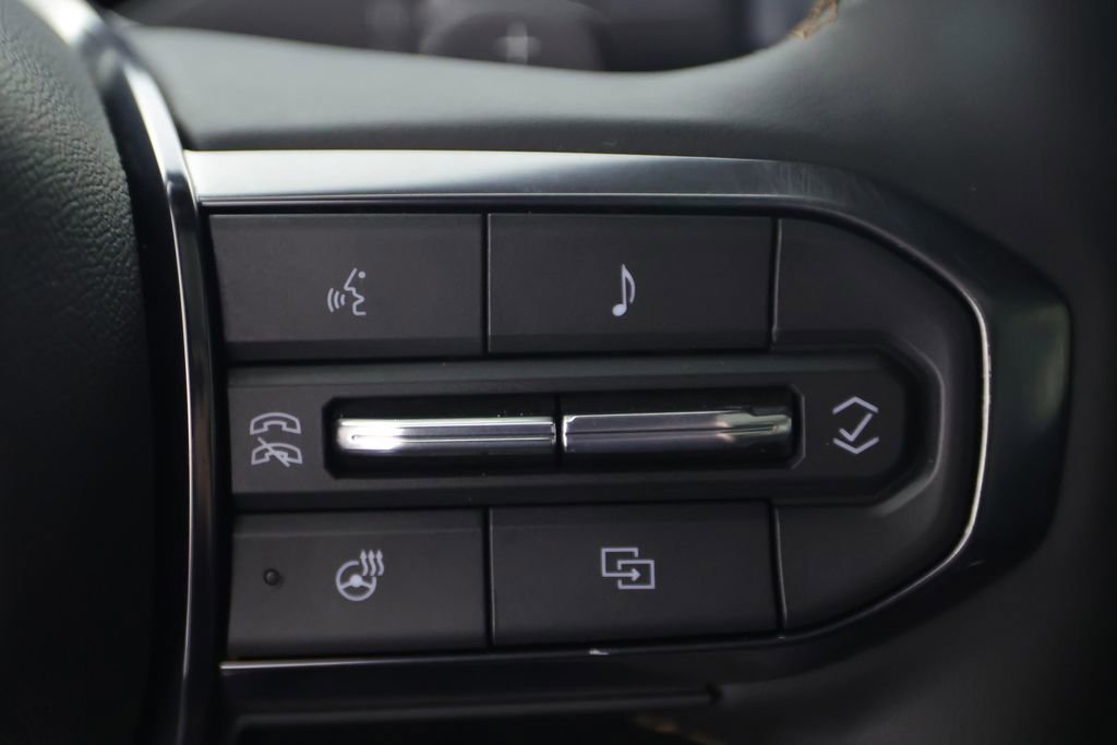 Used 2025 GMC Yukon AT4 w/ AT4 Premium Package AWD/4WD image 28