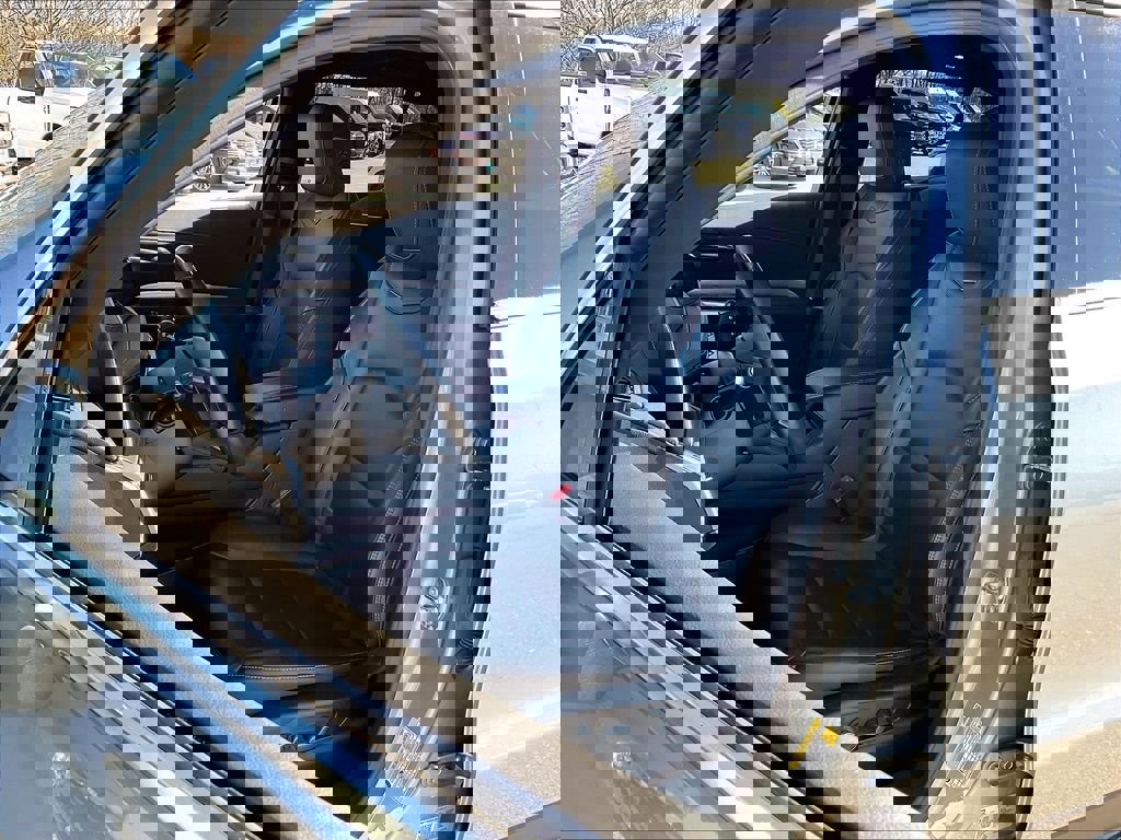 Used 2025 Cadillac XT4 Premium Luxury image 9