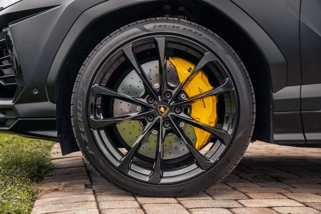 Used 2022 Lamborghini Urus AWD/4WD image 15