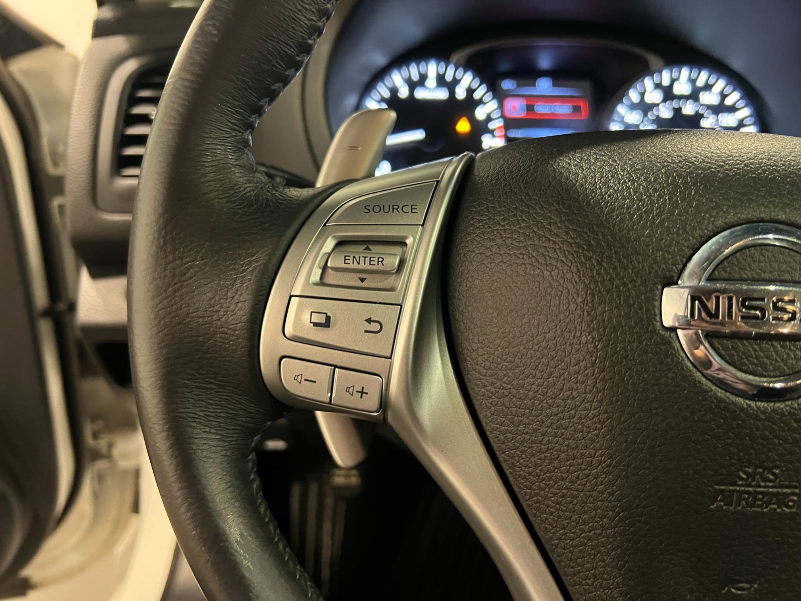 Used 2017 Nissan Altima 2.5 SR w/ LED Appearance Package image 13