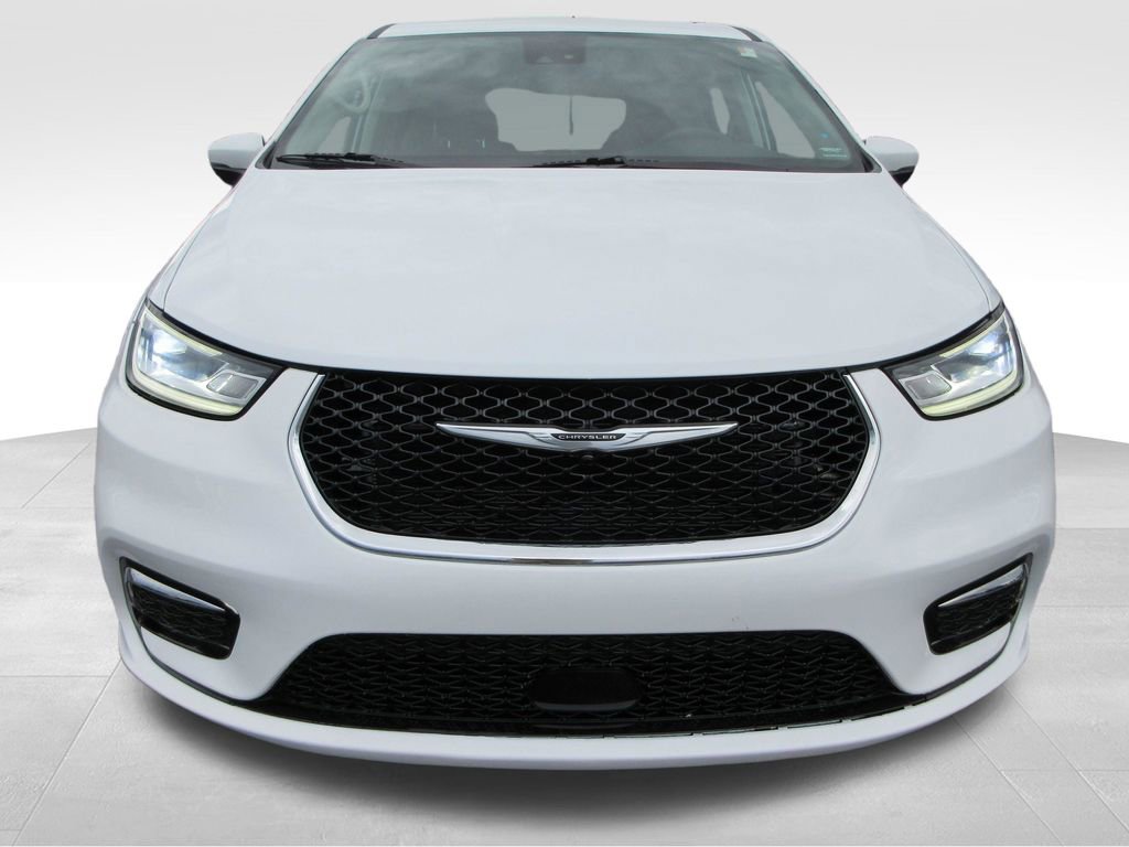 Used 2023 Chrysler Pacifica Touring-L FWD image 9