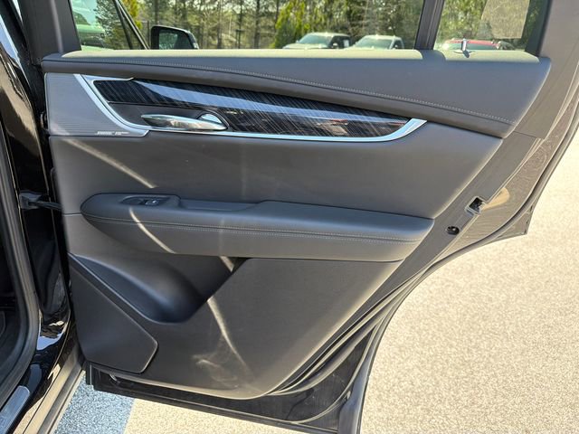 Used 2025 Cadillac XT6 Premium Luxury image 16