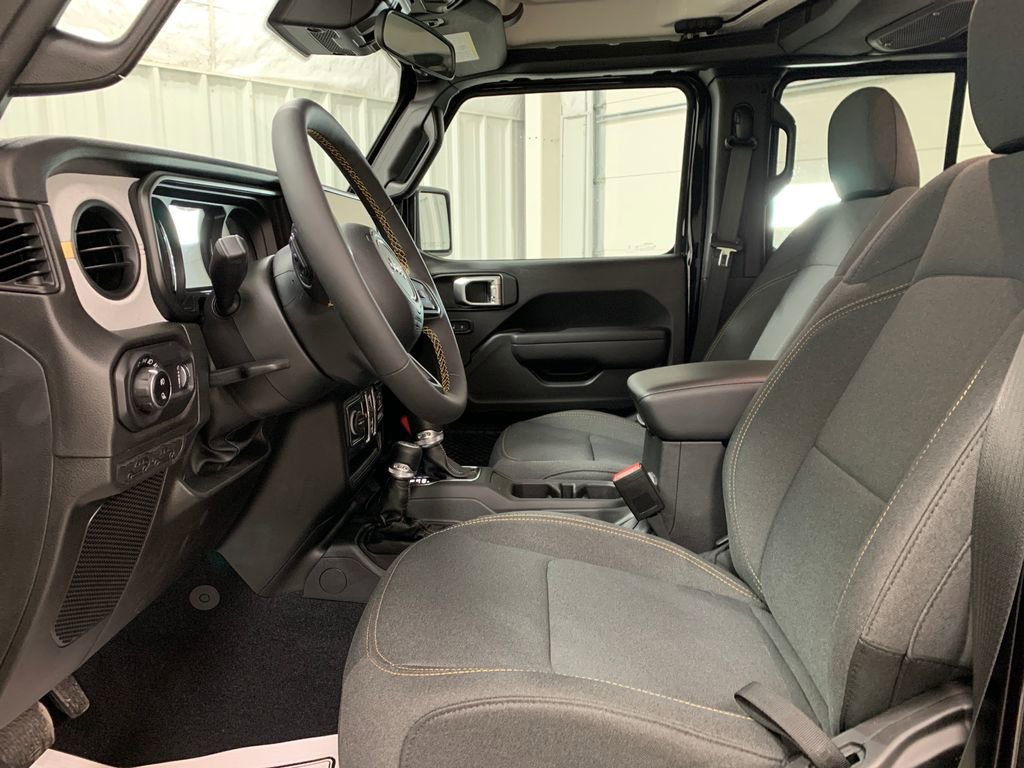 Used 2024 Jeep Gladiator Sport image 16