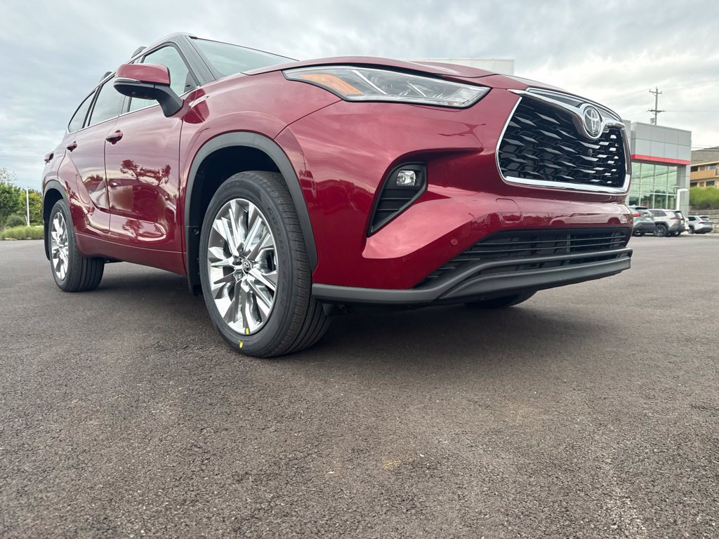 New 2026 Toyota Highlander Limited AWD/4WD image 3