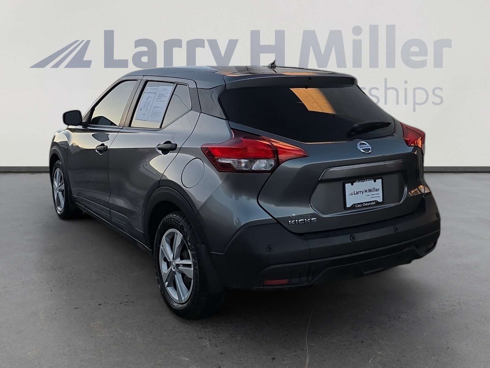 Used 2020 Nissan Kicks S image 3