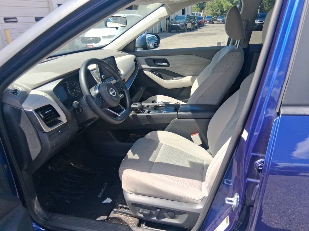 Used 2023 Nissan Rogue SV FWD image 10