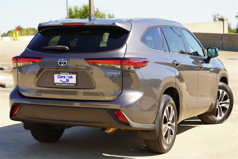 Used 2020 Toyota Highlander XLE AWD/4WD image 6