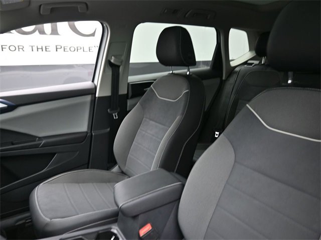 Used 2023 Volkswagen Taos SE w/ Panoramic Sunroof Package image 16