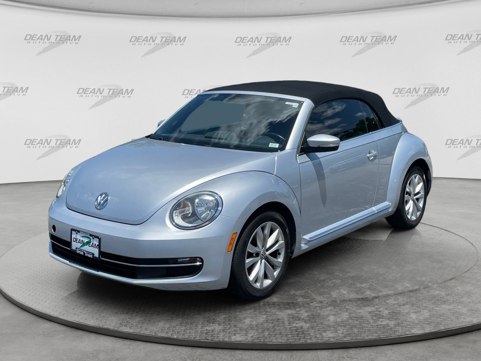 Used 2013 Volkswagen Beetle TDI FWD image 3