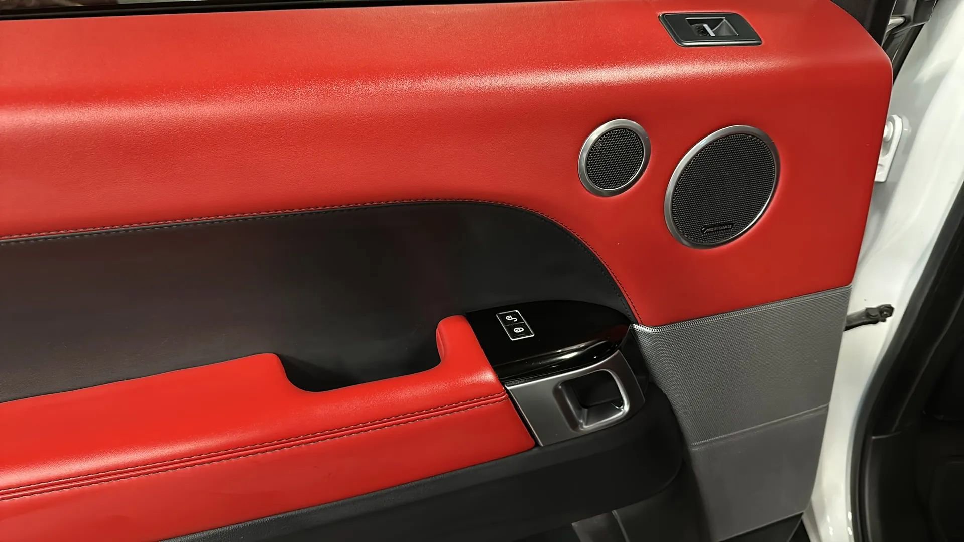 Used 2014 Land Rover Range Rover Sport Autobiography image 12