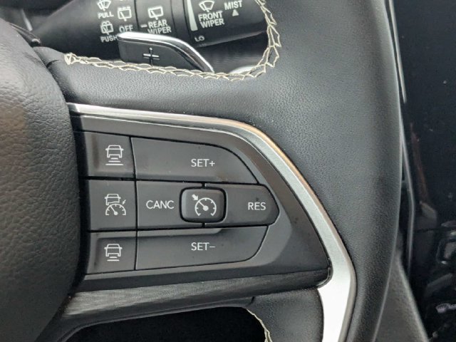 Used 2025 Jeep Grand Cherokee Laredo X RWD image 26
