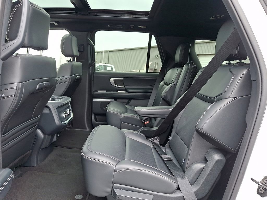 Used 2025 Ford Expedition Max Platinum w/ Stealth Appearance Package AWD/4WD image 10