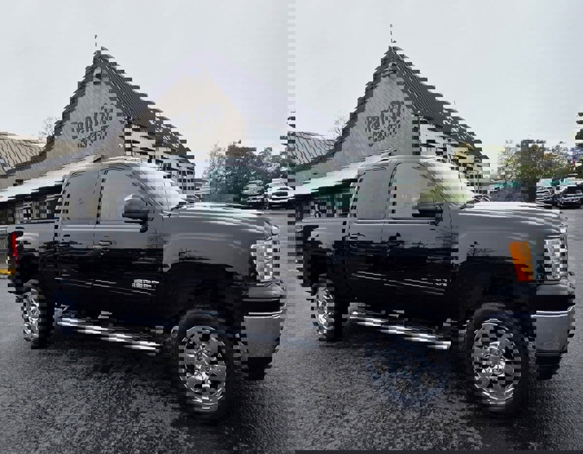 Used 2009 GMC Sierra 1500 SLT w/ Skid Plate Package image 5