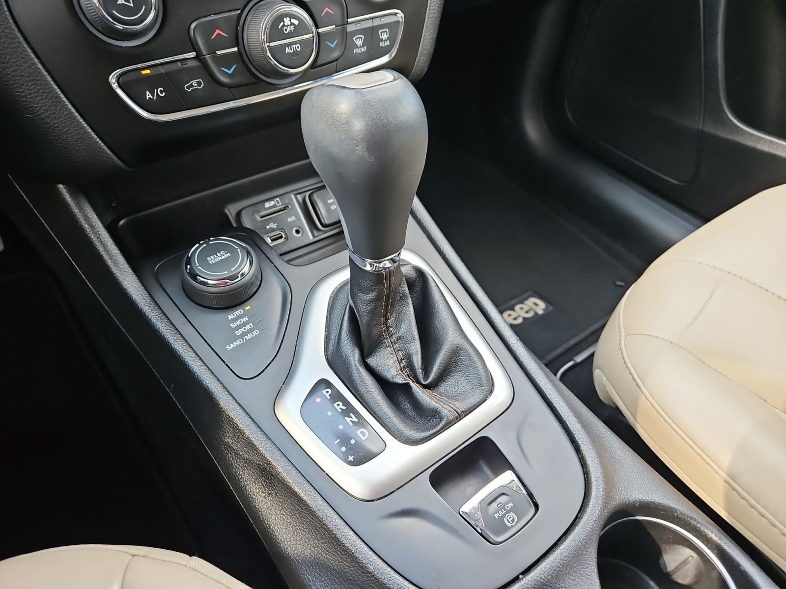 Used 2017 Jeep Cherokee Limited AWD/4WD image 26