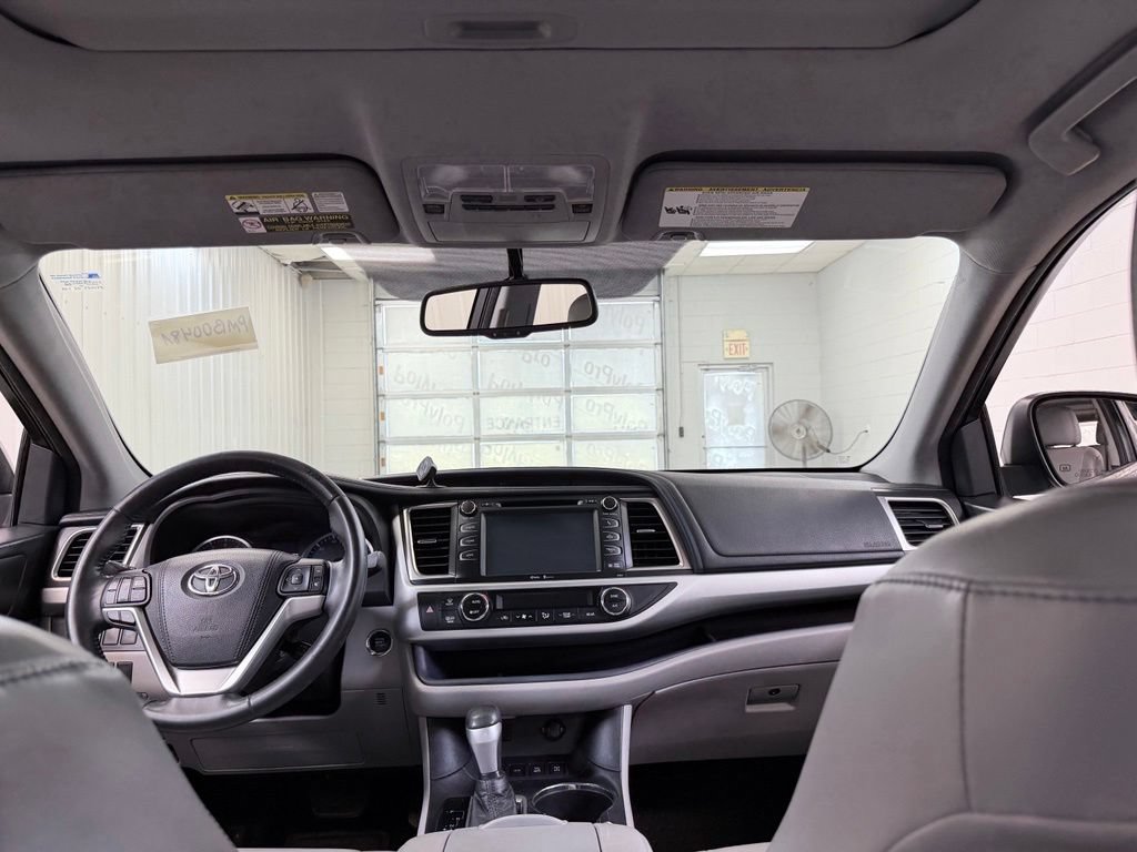 Used 2015 Toyota Highlander XLE AWD/4WD image 29