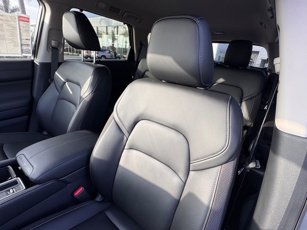 New 2025 Nissan Pathfinder SL image 10