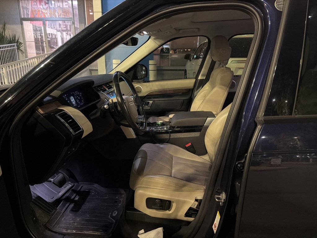 Used 2018 Land Rover Discovery HSE image 17