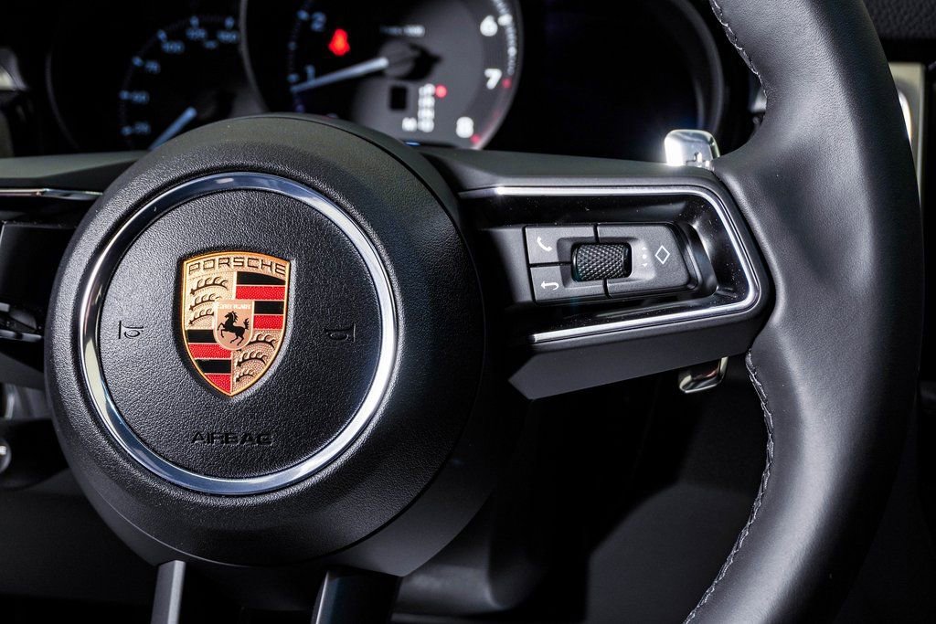 Certified 2025 Porsche Macan AWD/4WD image 19