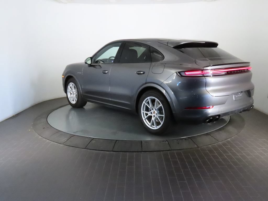 Certified 2026 Porsche Cayenne E-Hybrid Coupe AWD/4WD image 3
