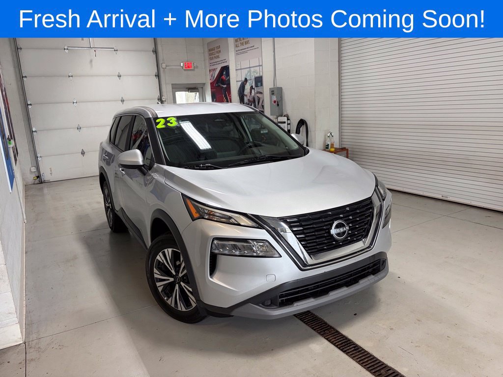 Used 2023 Nissan Rogue SV AWD/4WD image 2