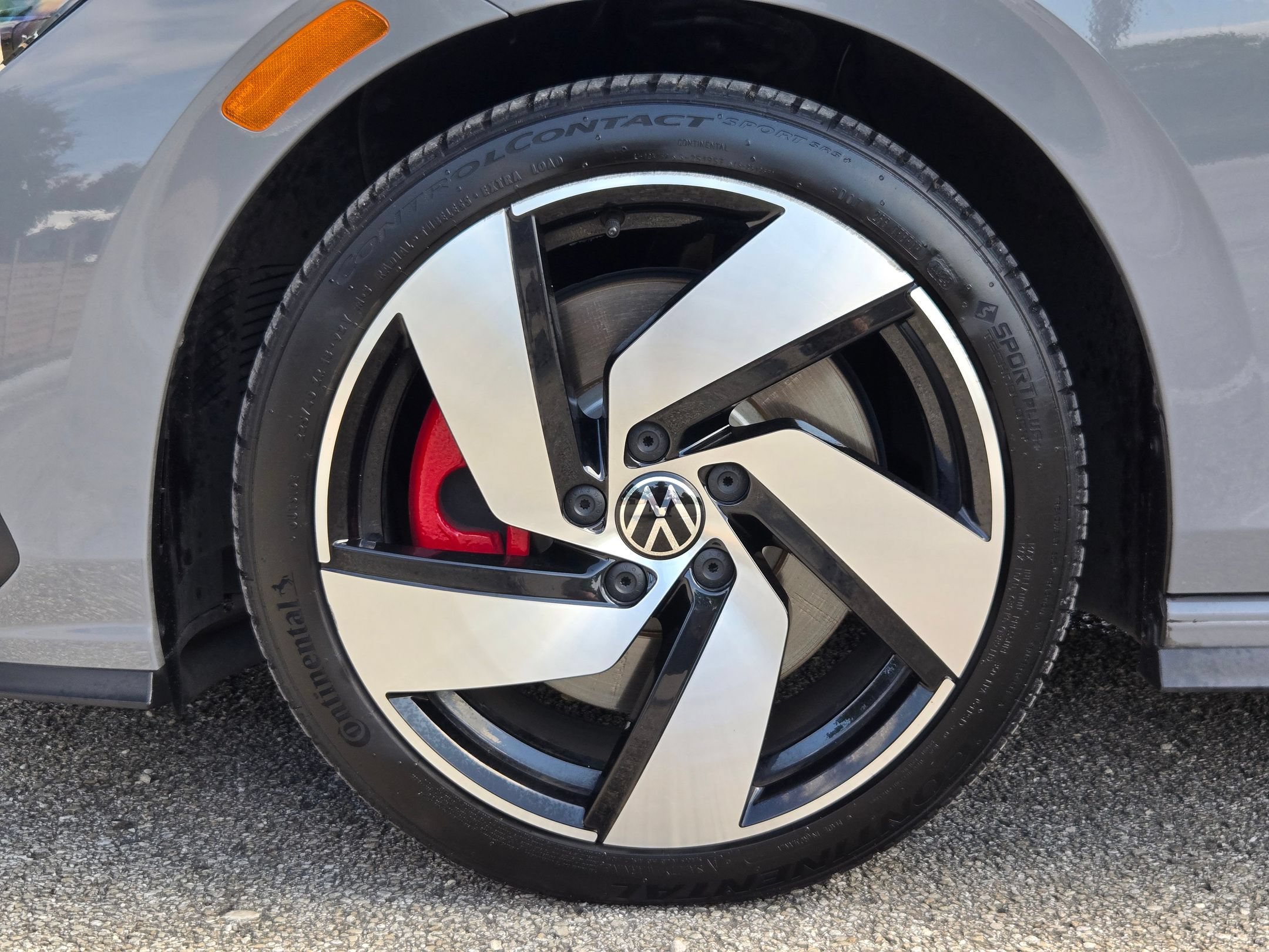 Used 2022 Volkswagen GTI SE FWD image 27