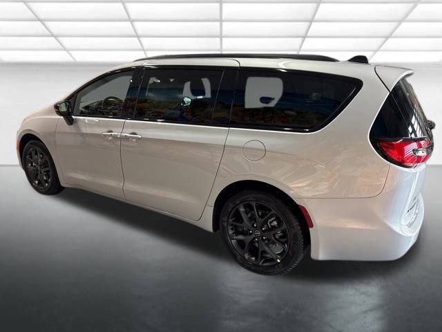 New 2026 Chrysler Pacifica Select image 4