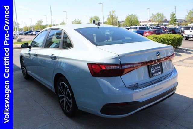 Used 2025 Volkswagen Jetta Sport image 4