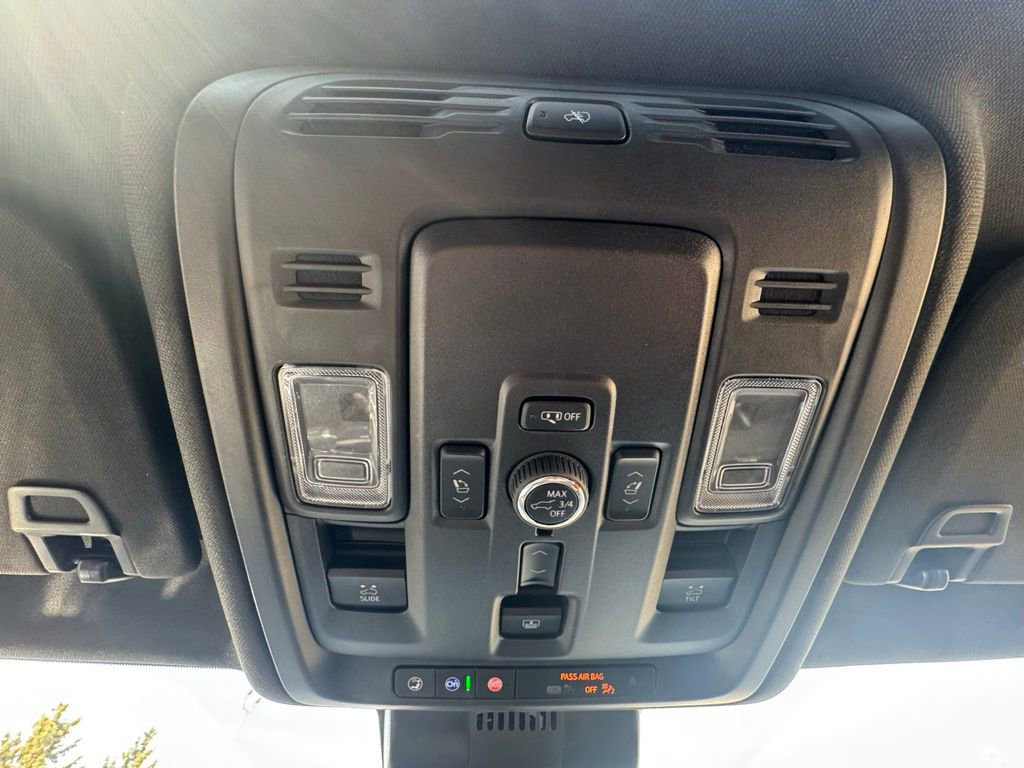 Used 2025 GMC Yukon Denali w/ Denali Reserve Package image 30