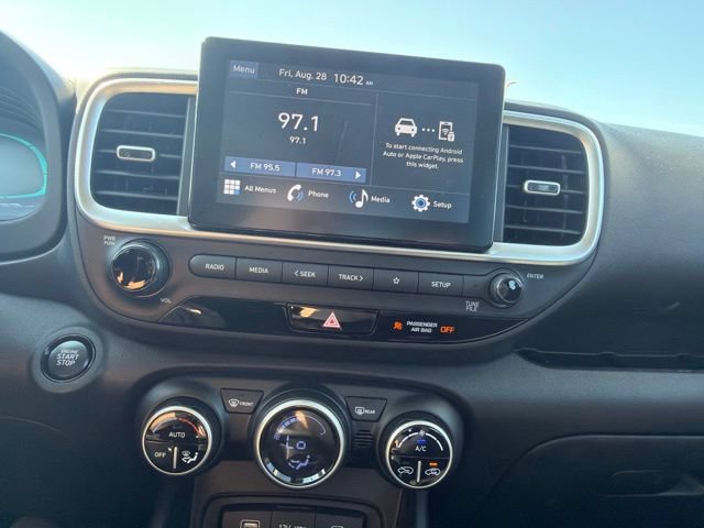 Used 2025 Hyundai Venue FWD image 26