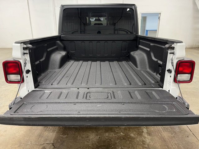 Used 2024 Jeep Gladiator Sport image 25
