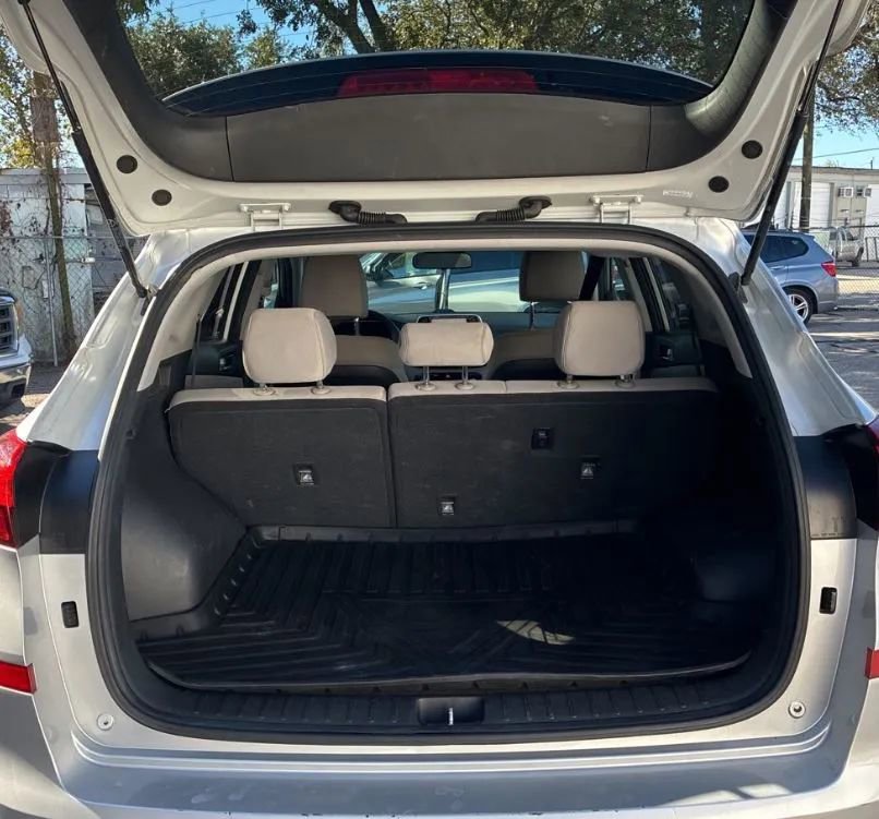 Used 2019 Hyundai Tucson SE image 16