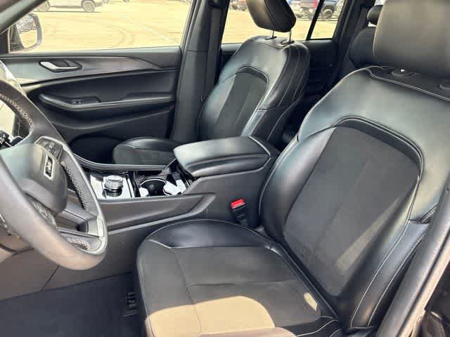 Used 2023 Jeep Grand Cherokee Altitude RWD image 11