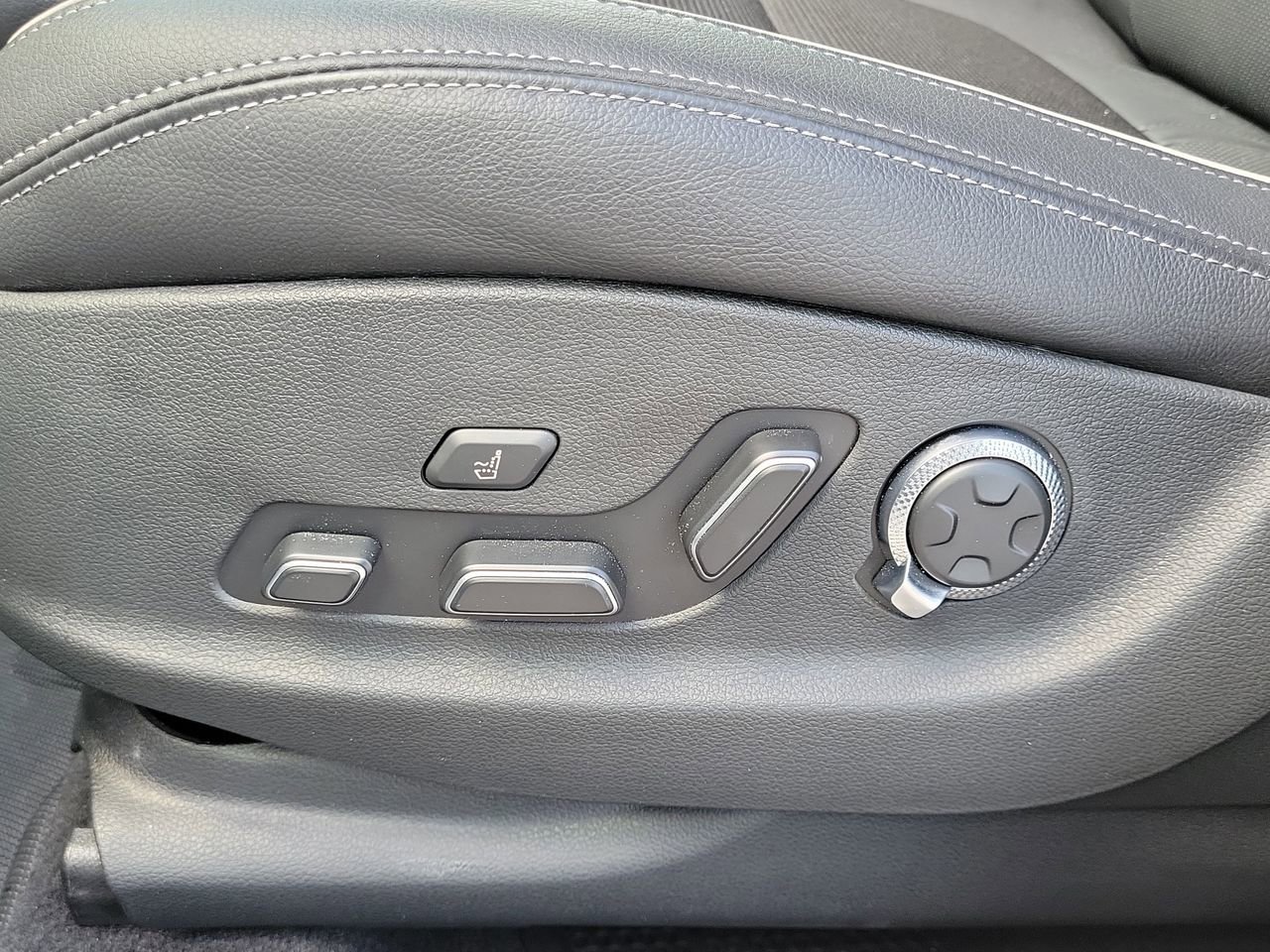 Used 2025 Genesis GV70 2.5T Sport Prestige w/ Sport Prestige Package image 27