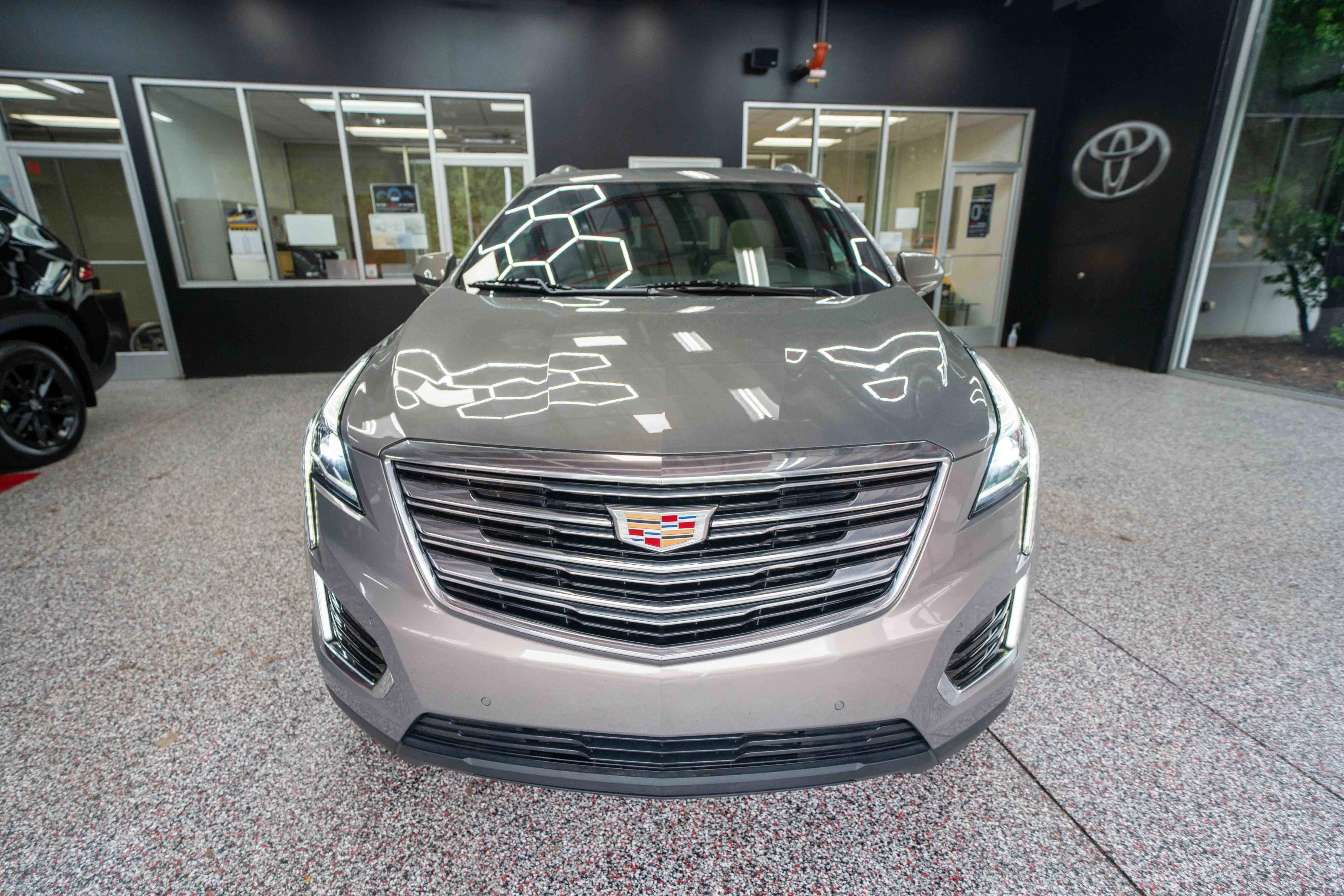 Used 2018 Cadillac XT5 Premium Luxury AWD/4WD image 6