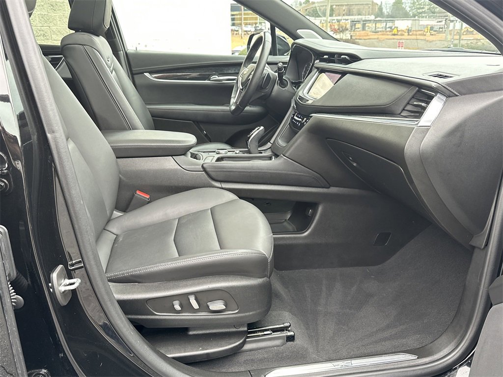 Certified 2022 Cadillac XT5 Premium Luxury w/ LPO, ONYX Package image 13
