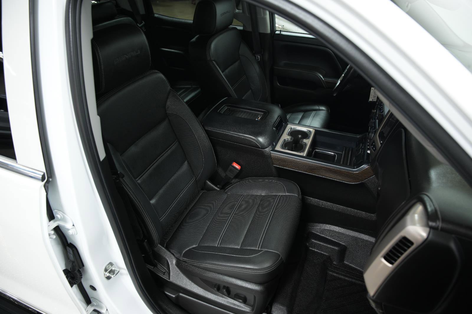 Used 2018 GMC Sierra 1500 Denali w/ Denali Ultimate Package image 18