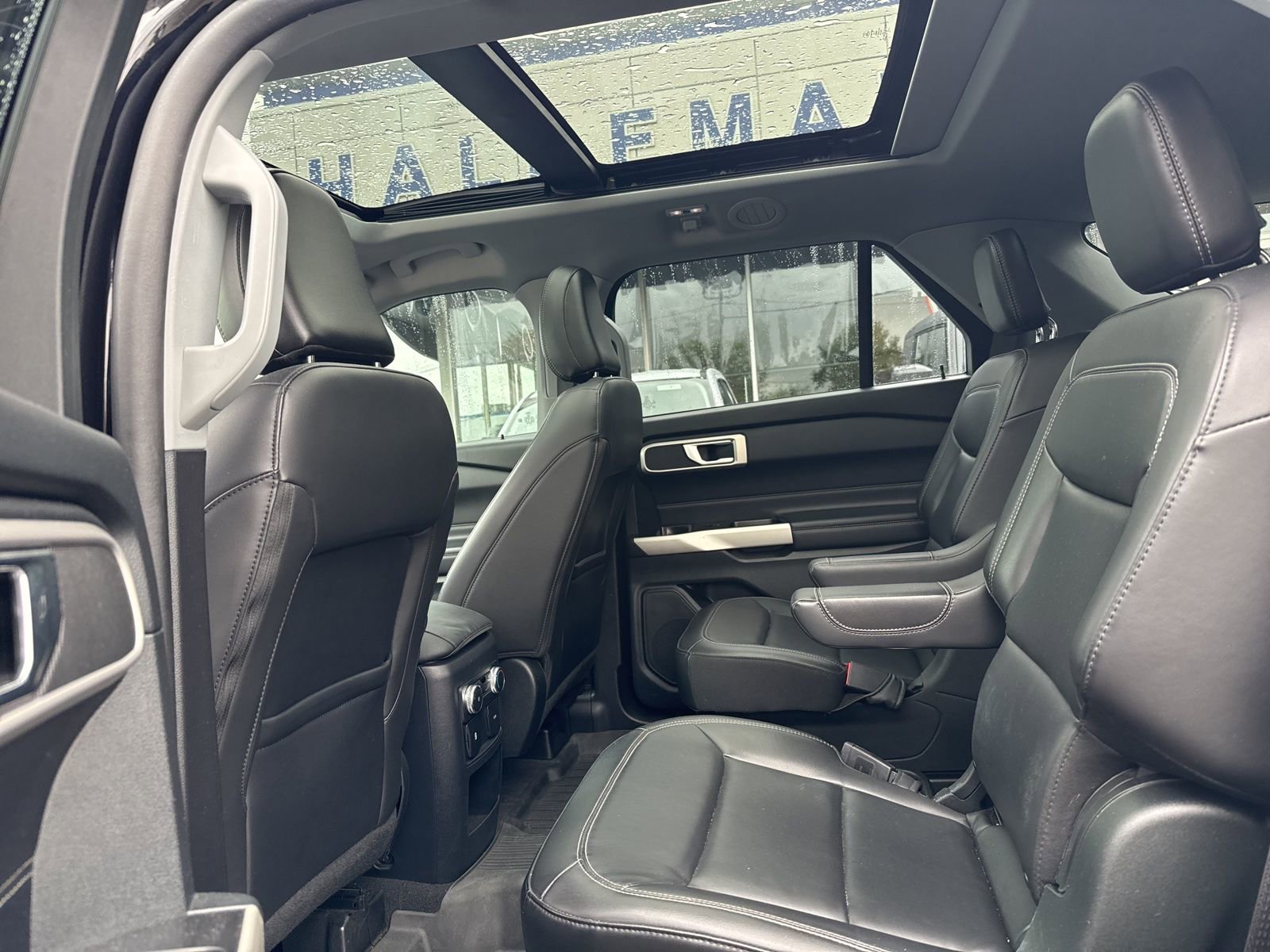 Used 2021 Ford Explorer XLT w/ Equipment Group 202A AWD/4WD image 6