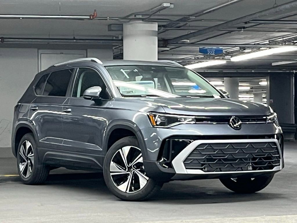 New 2026 Volkswagen Taos SE AWD/4WD image 2