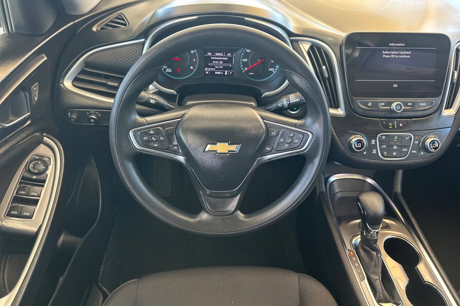 Used 2025 Chevrolet Malibu LT FWD image 14