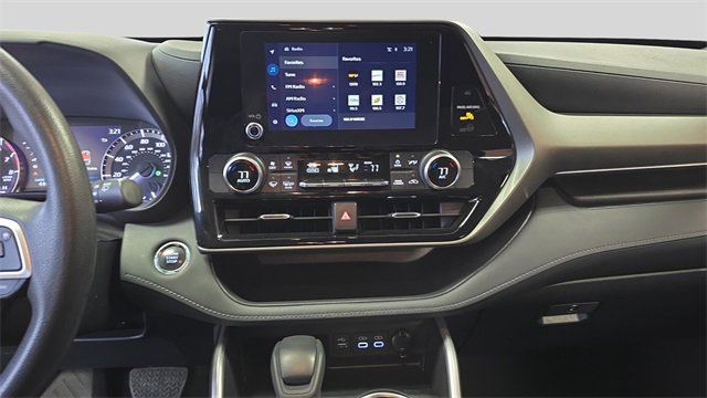 Used 2023 Toyota Highlander L image 18