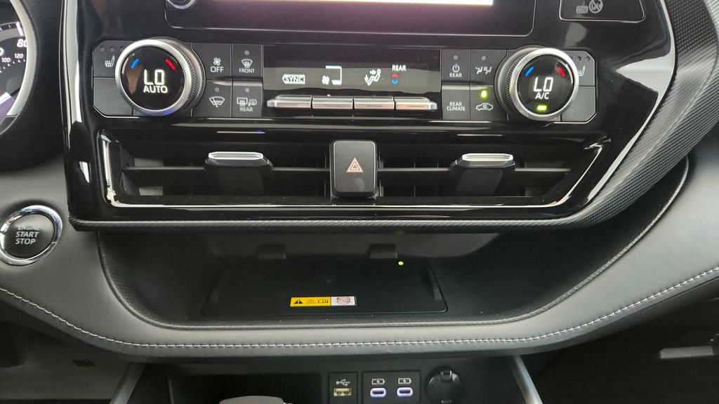 Used 2023 Toyota Highlander XSE AWD/4WD image 32