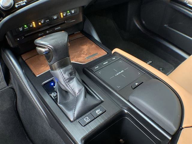 Certified 2022 Lexus ES 300h Ultra Luxury w/ Accessory Package 2 image 20