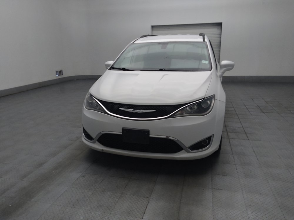 Used 2017 Chrysler Pacifica Touring-L w/ Tire & Wheel Group FWD image 15