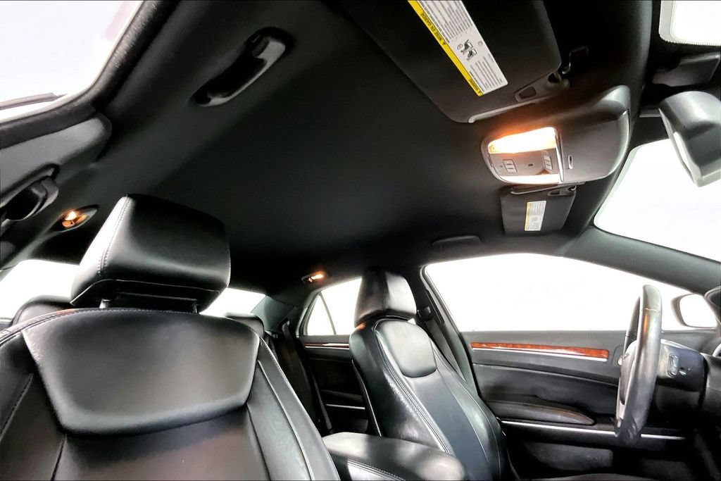 Used 2014 Chrysler 300 w/ Driver Convenience Group RWD image 22