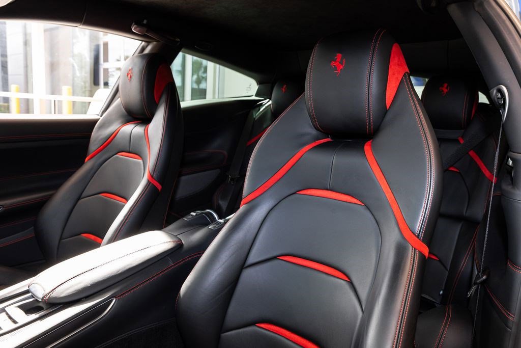 Used 2018 Ferrari GTC4Lusso AWD/4WD image 30