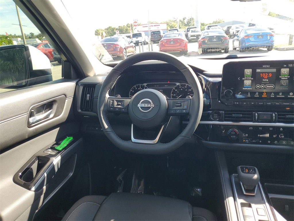 New 2025 Nissan Pathfinder SL w/ SL Premium Package image 9