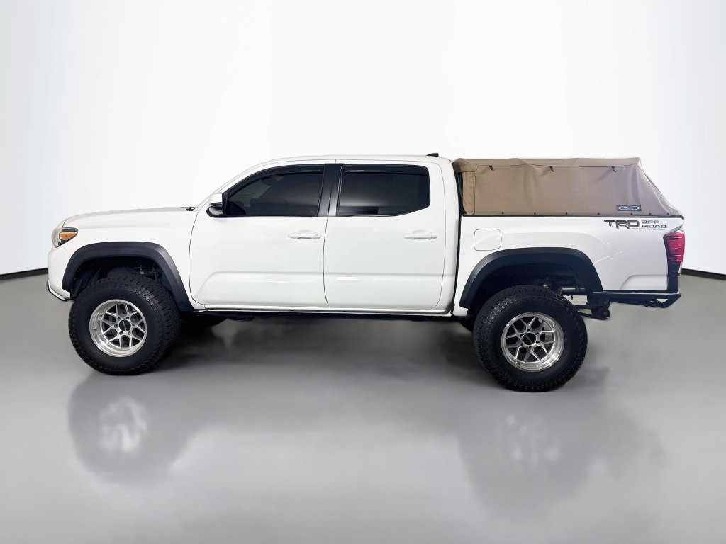 Used 2017 Toyota Tacoma TRD Off-Road AWD/4WD image 5