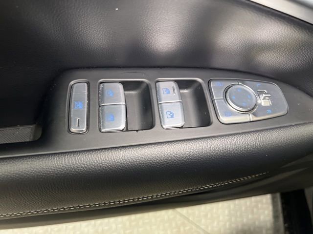 Used 2025 Genesis G70 2.5T image 44