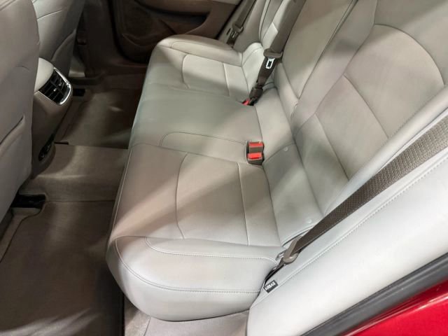 Used 2018 Chevrolet Malibu Premier w/ Premier Sun and Wheel Package FWD image 26